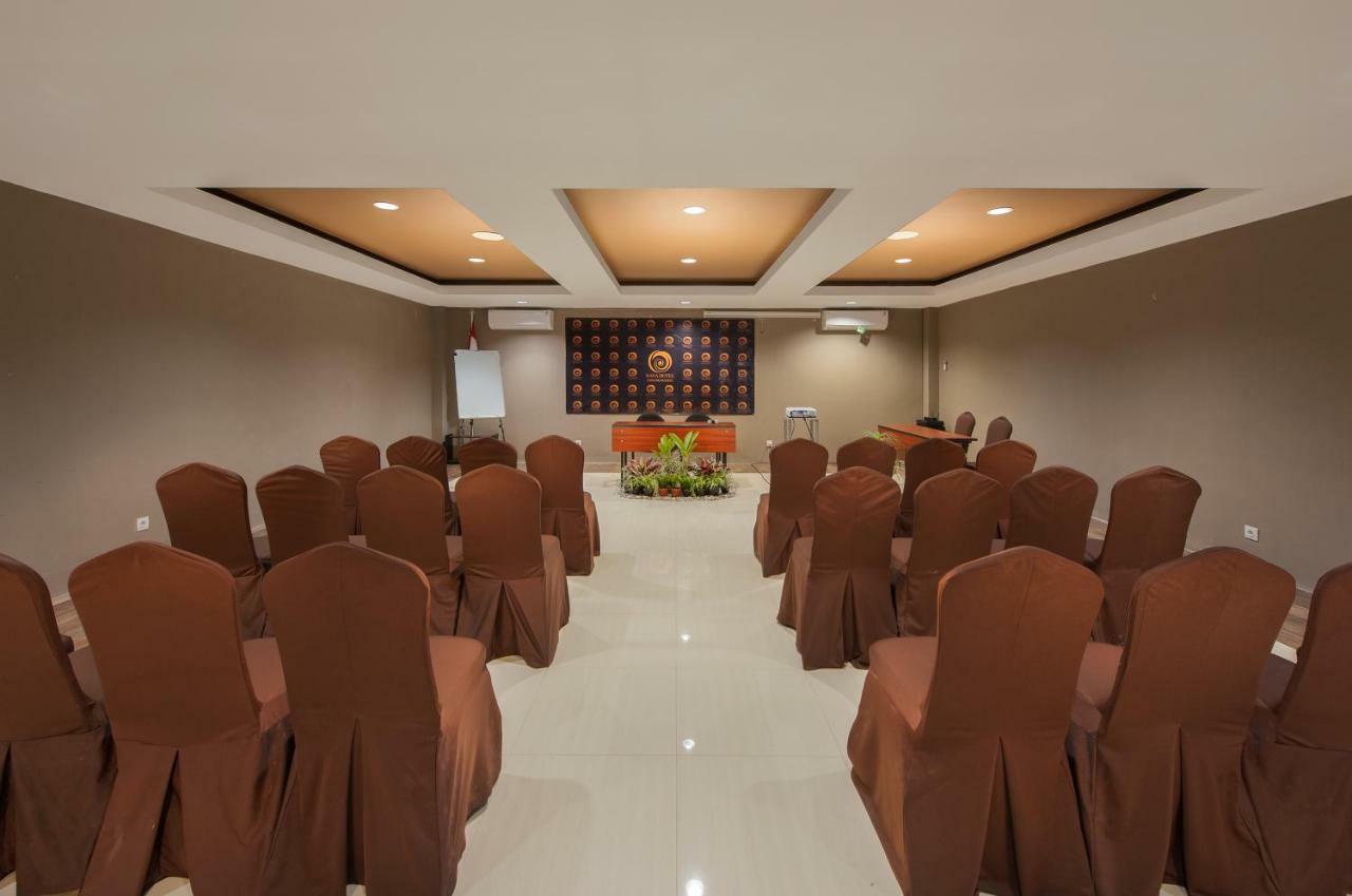 Nava Hotel Тавангмангу Экстерьер фото