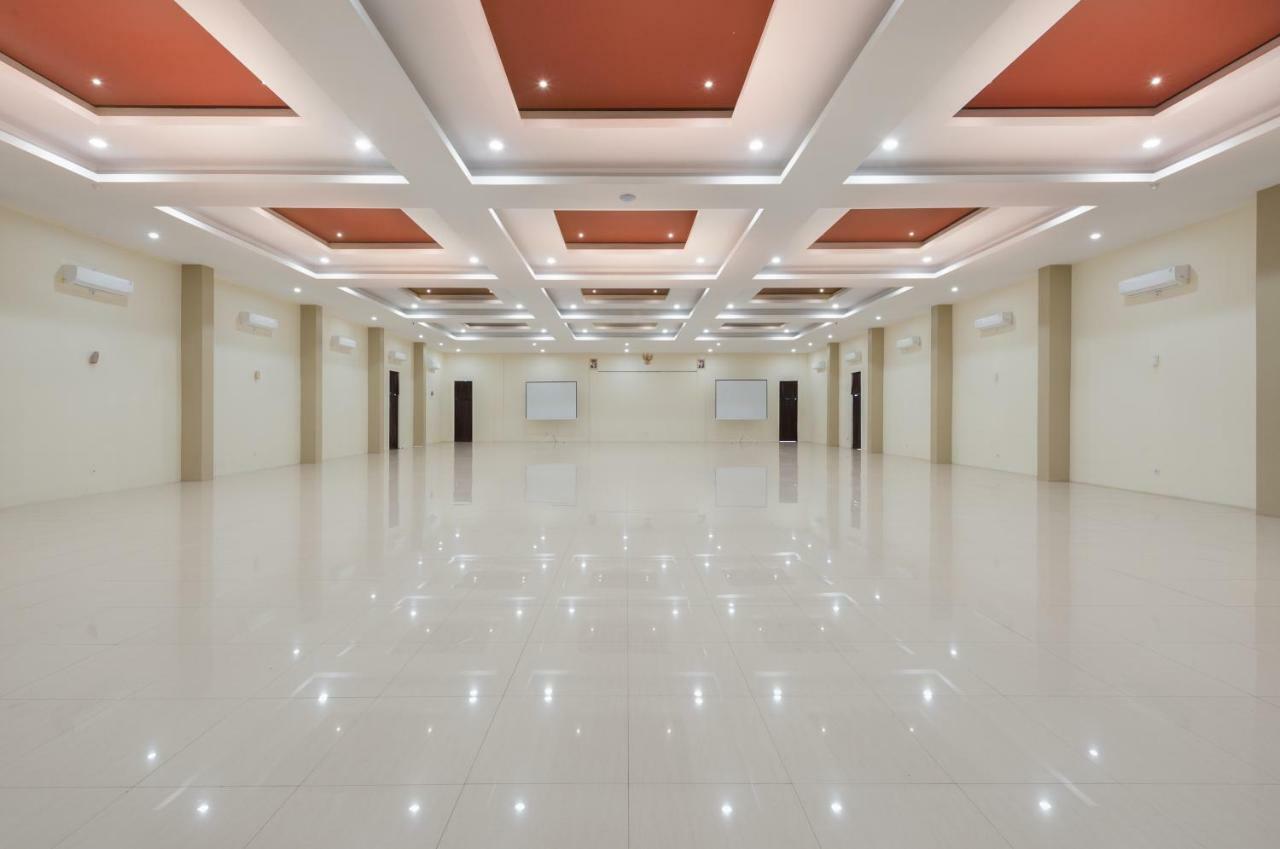 Nava Hotel Тавангмангу Экстерьер фото