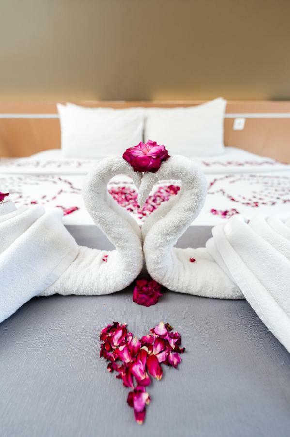 Nava Hotel Тавангмангу Экстерьер фото